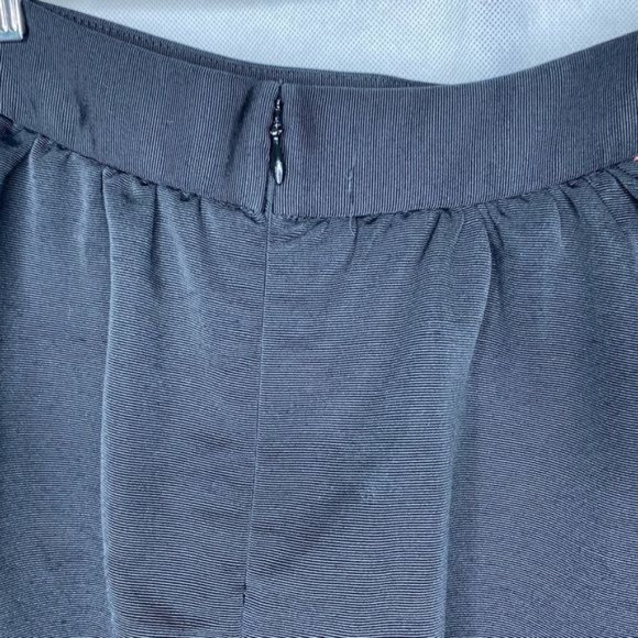 Express ladies a line skirt puffy kneelength, Black size 2 - Picture 6 of 13